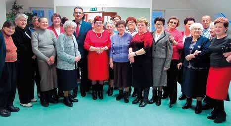 Jest to grupa nieformalna, tworzona spontanicznie i prowadzona przez samych seniorów, wspierany obecnie przez Gminne Centrum Biblioteki i Kultury w Iwaniskach.