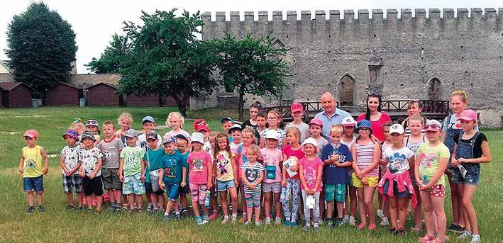 Dla wszystkich aktywnych uczestników zajęć Instytucja zorganizowała wyjazd do kina Helios w Kielcach na film,,gnomy rozrabiają oraz do Centrum Geoedukacji na warsztaty