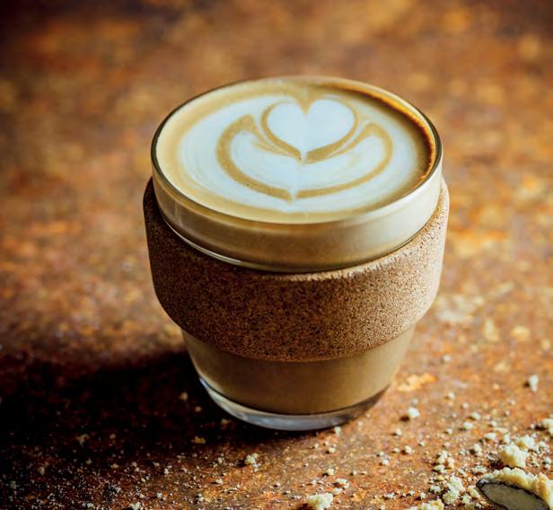 AMARETTO LATTE Krok 1. Zaparz podwójne espresso w filiżance o pojemności 12oz Krok 2. Dodaj dwie porcje syropu DaVinci Amaretto Krok 3.