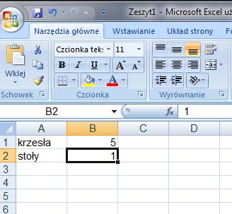 Pasek formuły jest to pasek poniżej wstążki w zakładce Narzędzia główne jest w nim wyświetlana zawartość i nazwa aktywnej komórki.