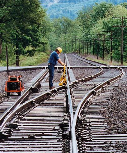 AGREGATY HYDRAULICZNE Agregat HP8BA przystosowany jest do zasilania urządzeń hydraulicznych o wymaganym przepływie oleju hydraulicznego 9 lub 30 l/min.