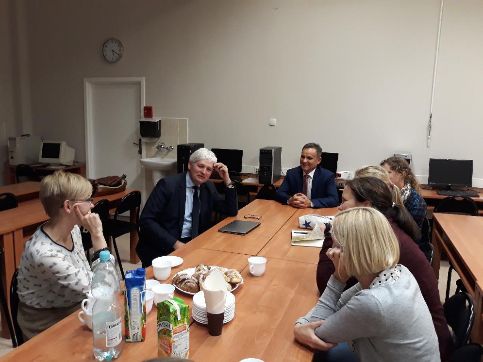 i Farmakokinetyki, profesorowi Cascorbi towarzyszyły dwie współpracowniczki, dr Henrike Bruckmueller oraz mgr Meike Kaehler.