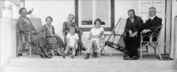 Zdjęcie zrobione przez mojego ojca w pierwszych latach dekady 1930-1939 przedstawia jedną z licznych wizyt jakie składali nam zarówno pp.