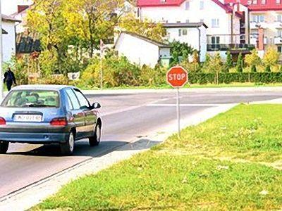 Test nr 15 Młodzieżowy Turniej Motoryzacyjny (test jednokrotnego wyboru tylko jedna odpowiedź jest prawidłowa) 1.