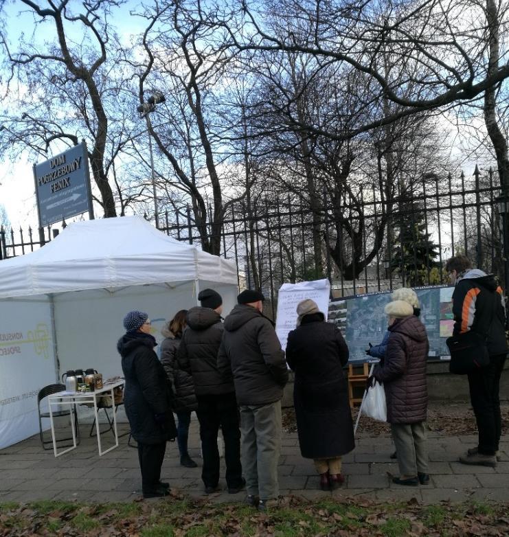 Punkt konsultacyjny funkcjonował w postaci namiotu wyposażonego w materiały dotyczące procesu konsultacji, planszę graficzną w formacie A0, a także