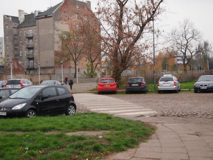 lokalnego Obecnie, mimo że teren dawnego bazarku pełni