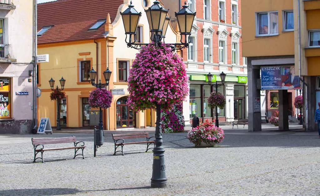 MOCOWANIE PASUJĄCE DO KAŻDEGO RODZAJU LAMPY Kwietniki Wiszące mają szeroki wachlarz mocowań, dzięki czemu mogą zostać z łatwością umieszczone na niemalże każdej latarni