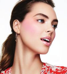 Ultimate Mascara Black, Konturówka do Ust Light Nude, Żelowa Szminka Semi-Matte Bashful You, Błyszczyk do Ust NouriShine Plus Pink Parfait.
