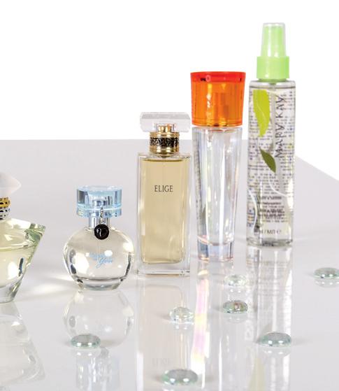 11. WODA PERFUMOWANA LIVE FEARLESSLY *, 190 ZŁ Zapach otwierają górne nuty bergamotki, imbiru i płatków kwiatów.