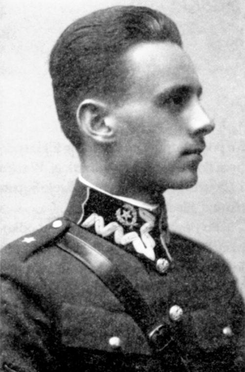 W latach 1927-29 pełnił funkcję dowódcy plutonu w Pułku Radiotelegraficznym w Warszawie i jednocześnie rozpoczął studia na Wydziale Elektrycznym Politechniki Warszawskiej.