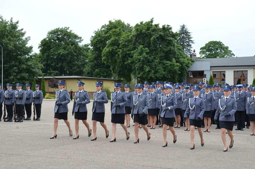 KOMUNIKATOR MGP STRONA 5 Życzenia absolwentom złożył Komendant-Rektor Wyższej Szkoły Policji w Szczytnie insp. dr Marek Fałdowski.