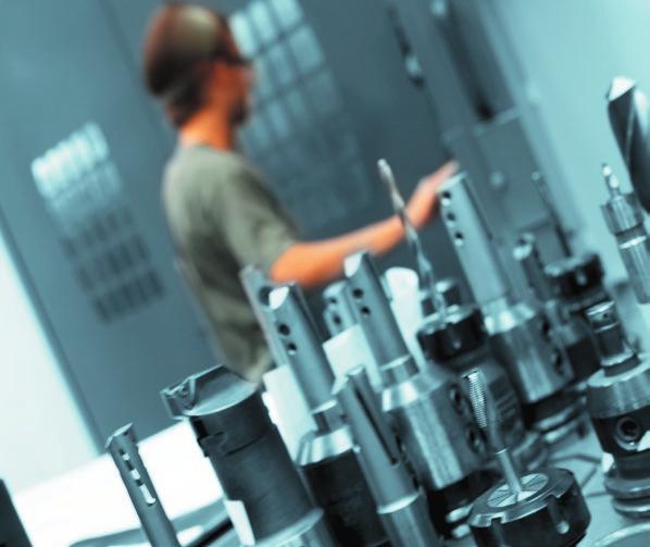 Service & Parts Bezpośrednia i natychmiastowa koordynacja pomiędzy Service i Parts dla wniosków o interwencję. Personel Biesse oferuje wsparcie Key Customers w siedzibie lub u Klienta.