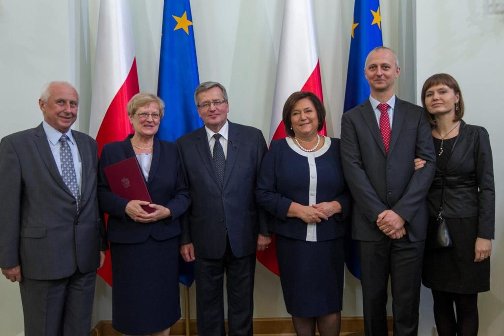 Postanowieniem Prezydenta Rzeczypospolitej Polskiej Bronisława Komorowskiego z dnia 17 lipca 2013 roku, PROF. UM DR HAB.