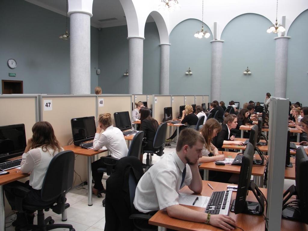i był przeprowadzony częściowo w formie pisemnej