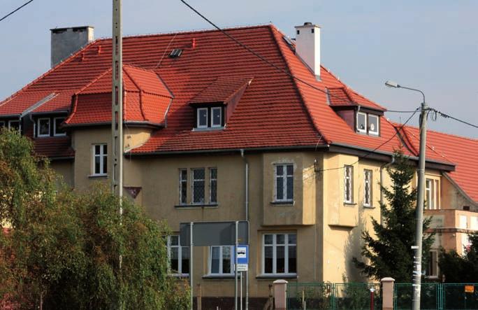 Inwestycje w oświatę to nasz priorytet Remonty dachów, elewacji, wymiana okien, instalacji, zakup nowoczesnego wyposażenia, dofinansowania lista sposobów w jaki lokalny samorząd materialnie wspiera