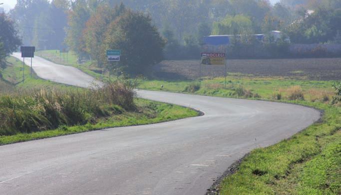 100 km dróg powiatowych. Dzięki umiejętnej współpracy gminy ze Starostwem Powiatowym we Wrocławiu główne drogi udaje się sukcesywnie remontować.