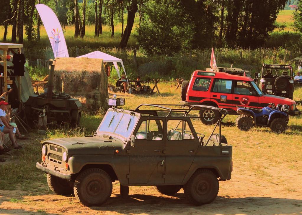 PRZEJAŹDŹKI MILITARNE Manerwy pojazdami militarnymi po poligonie,