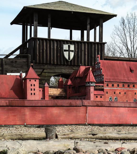 00 Zwiedzanie Mazurskiego Muzeum Militariów: - prezentacja makiet: Wilczego Szańca i zamachu na Adolfa Hitlera - prezentacja eksponatów z okresu II wojny światowej Militaria Zwiedzanie Parku