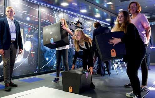 wydanie SPECJALNE EUROPY DLA AKTYWNYCH Świat bez technologii już nie istnieje W Mobilnym Centrum Edukacyjnym pokazujemy, w jakim kierunku zmierza obecnie edukacja i jakie stawia wyzywania mówi