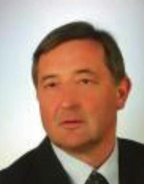 Odbył szereg staży w renomowanych ośrodkach zagranicznych (Wielka Brytania, Włochy, USA). Opublikował 140 prac i napisał lub zredagował kilka podręczników.