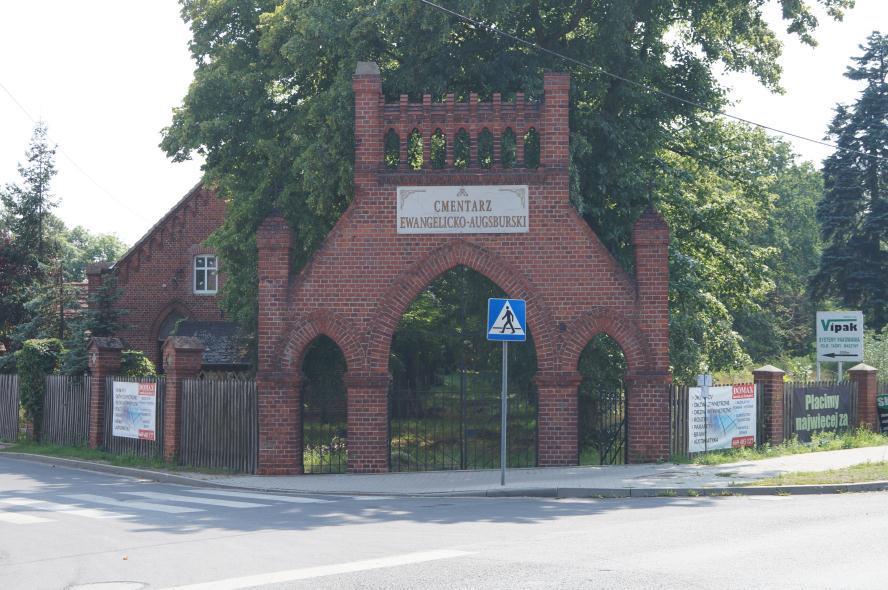 Witczak - Brama główna w zespole