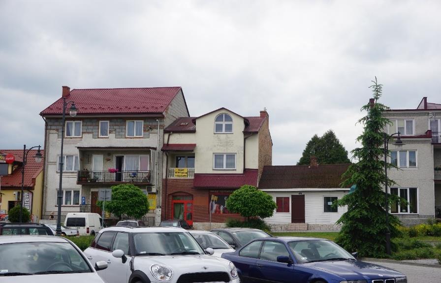 4. Plac Uniwersału Połanieckiego integralna część miasta będąca Rynkiem w Połańcu, zagospodarowana, przebudowana dzięki poprzedniemu etapowi rewitalizacji w latach 2007 2013.