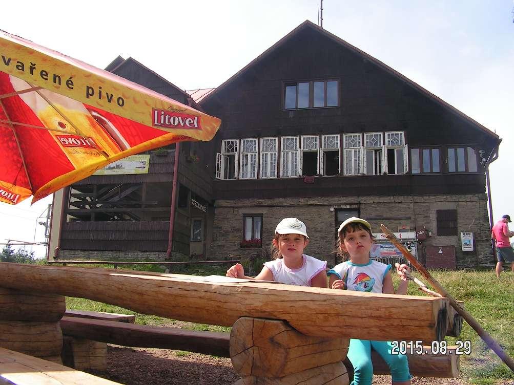 znajduje się polana startowa paralotniarzy.