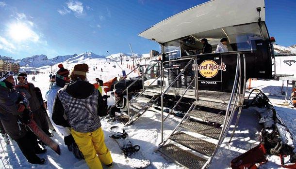 " Igor Marzola, właściciel Rifugio Emilio Comici Val Gardena ITA SNOWLICIOUS na plaży - Riccione (IT)