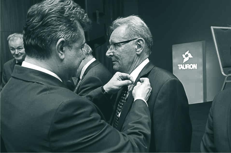 Pro Novum został uhonorowany polskimi odznaczeniami cywilnymi.