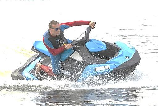 Pojedyncze atrakcje Eventboats Box Wyprawa kajakowa dowolne miejsce startu i zakończenia trasy, możliwość transportu sprzętu i uczestników, zabezpieczenie przewodnika oraz ratownika Przejazdy offroad