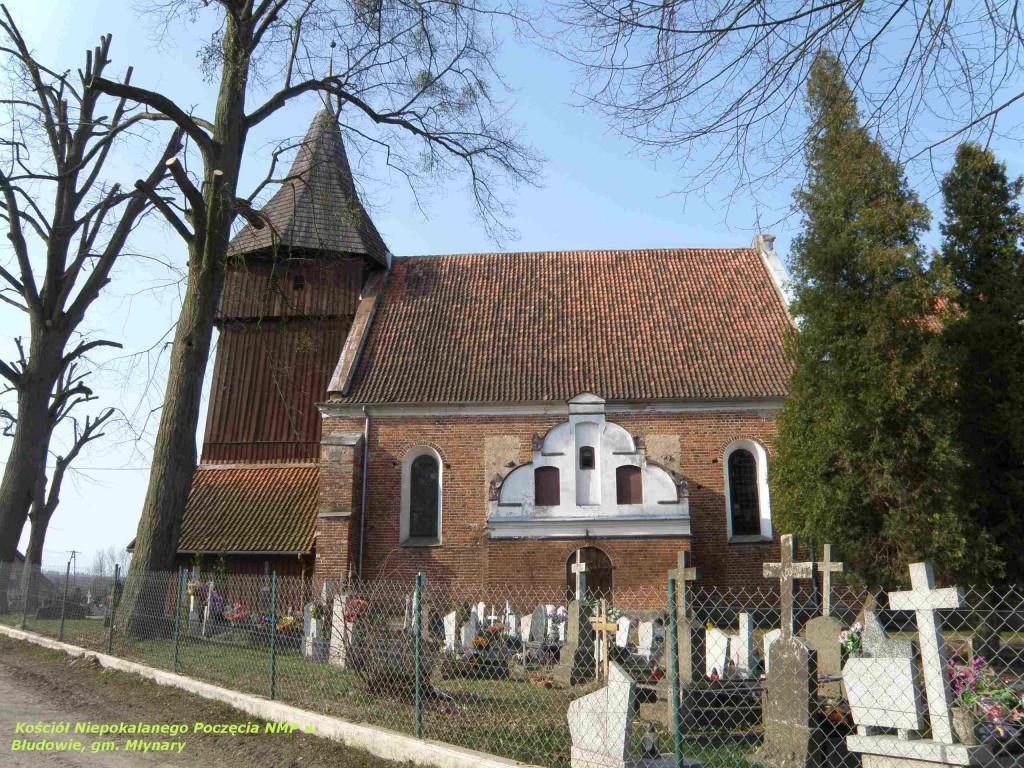 Rysunek 3 Kościół w Błudowie (źródło: http://www.mlynary.pl) Młynarska Wola: Ruiny kościoła pod wezwaniem św. Tomasza z I połowy XIV wieku i końca XVI wieku. W latach 60. i 70.