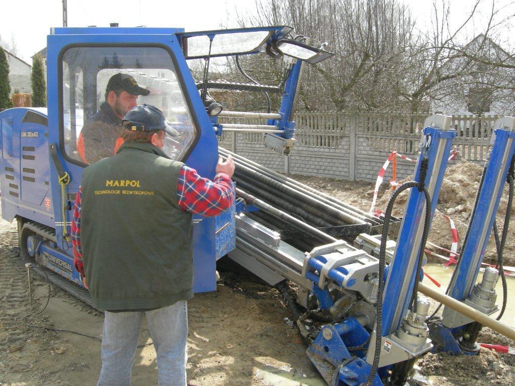 UNIVERSAL HDD USA www.unihdd.com. Firma UNIVERSAL to czołowy producent wiertnic sterowanych HDD na rynku amerykańskim.
