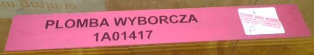PRZEKAZANIE DOKUMENTÓW (zadania wykonywane wspólnie) 11 Po opuszczeniu lokalu przez ostatniego wyborcę komisje zapieczętowują otwór urny wyborczej, zaklejając go paskiem papieru opatrzonym pieczęcią