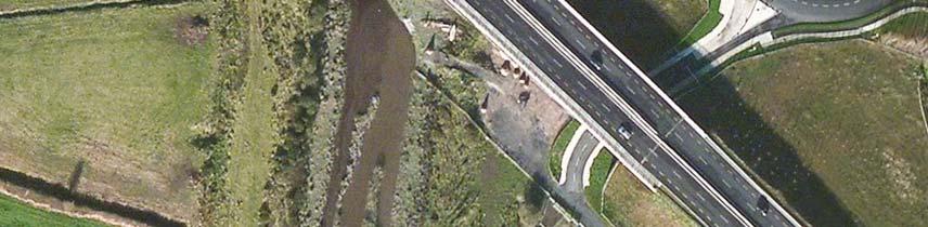 Widok z góry na wiadukty z podziałem na rozpiętości przęseł The top view on the viaducts dimensions of the viaducts spans Obydwie konstrukcje wyposażono w stalowe bariery ochronne z wbudowaną siatką