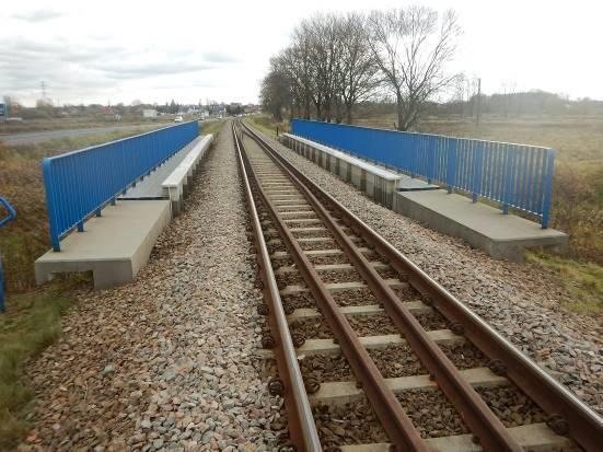 Mrowla Ilość torów na obiekcie: 1 Przyczółki: żelbetowe Ustrój nośny: stalowy (2 dźwigary stalowe z płytą ortotropową), obustronne przejścia techniczne.