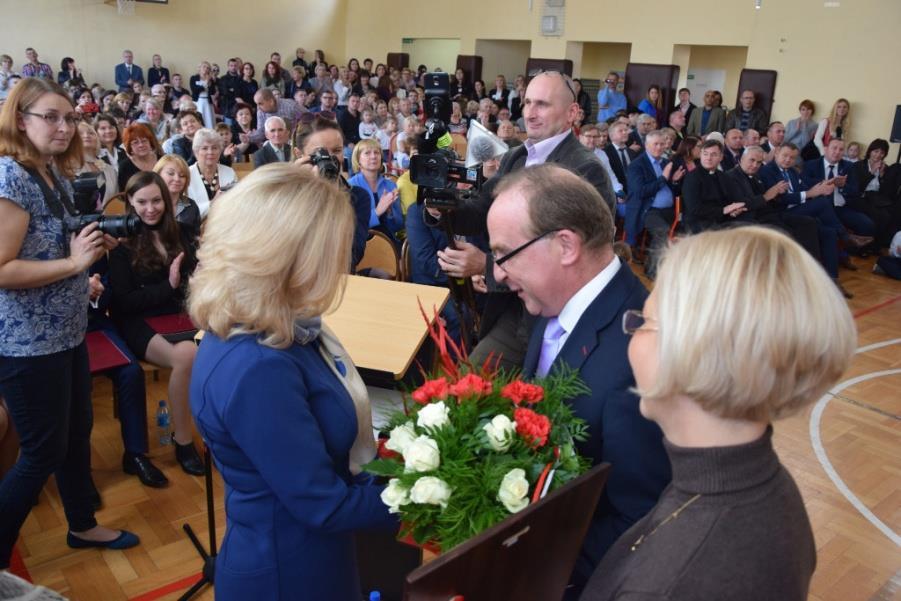 22.10.2016 r. Obchody jubileuszu 70 lecia Szkoły Podstawowej w Czernicy 25.10.2016 r. Komenda Miejska Policji we Wrocławiu konsultacje w sprawie funkcjonowania posterunku Policji w Kamieńcu Wrocławskim 26.