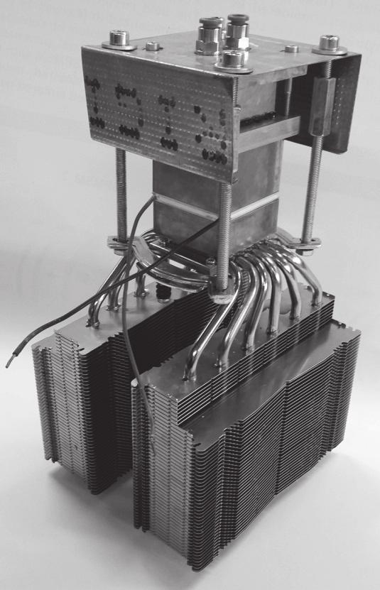 Układ chłodzenia z: a) radiatorem i blokiem wodnym, b) dwoma radiatorami Układ chłodząco-grzewczy