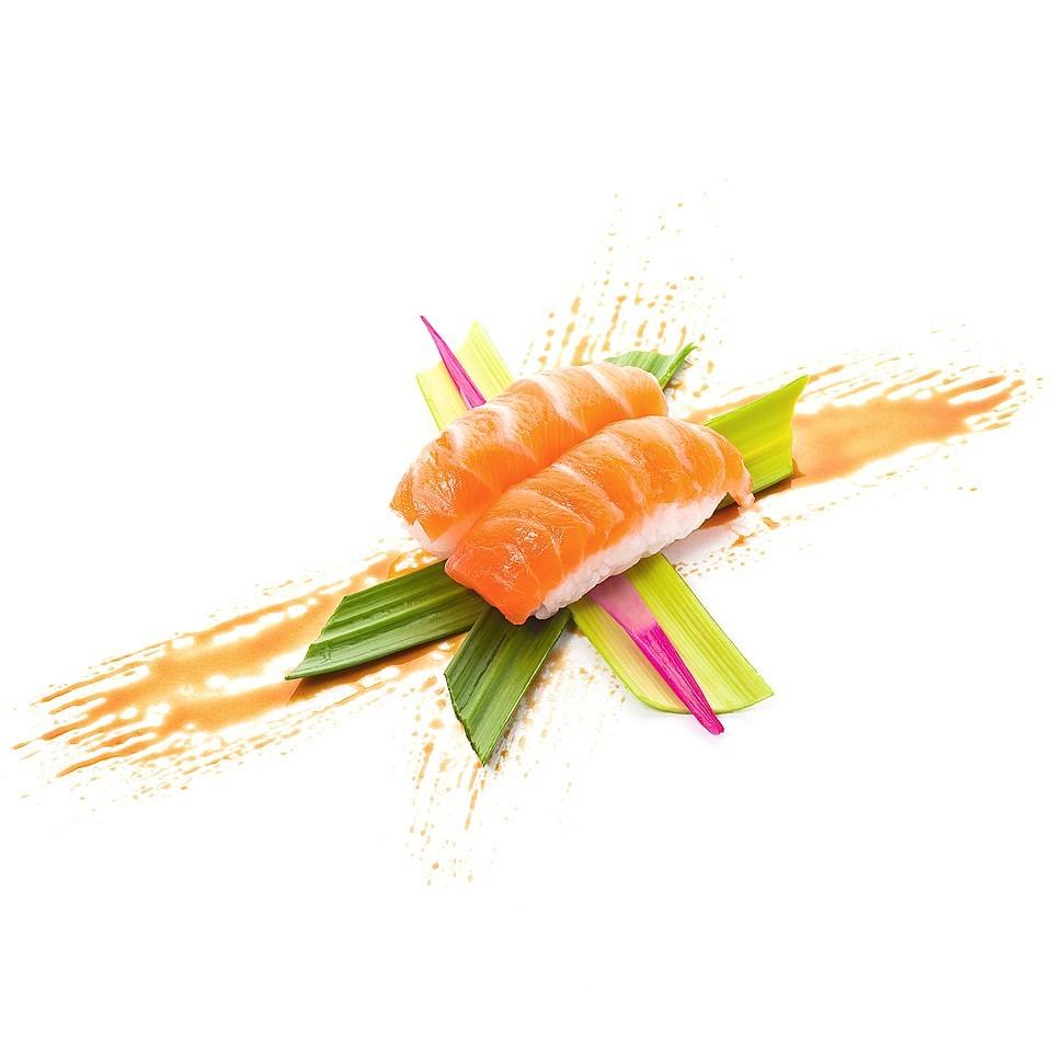 Japanese Events Group NIGIRI nauka robienia Najpopularniejszy rodzaj sushi. Składają się z niewielkiej, owalnie uformowanej porcji ryżu z kawałkiem ryby, tudzież krewetką na wierzchu.