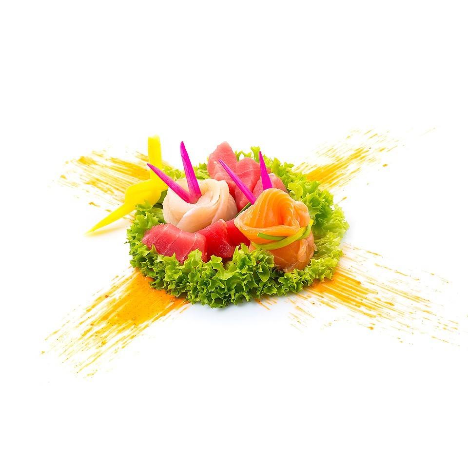 Japanese Events Group ZESTAWY SASHIMI nauka komponowania Świeże ryby podawane na surowo, estetycznie ułożone na talerzu.