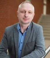 Atuty - kreatywna kadra Dr Jacek Cheda Specjalizuje się w prawie administracyjnym i sądownictwie administracyjnym. Prowadzi liczne szkolenia zewnętrzne w tych kwestiach.