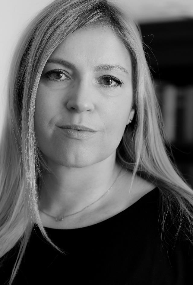 Atuty - kreatywna kadra mgr Aneta Woźniakowska- Moskwa Jest absolwentką i doktorantką Wydziału Prawa i Administracji w Łodzi, w latach 2009-2012 pełniła funkcję Prodziekana kierunku Politologia w
