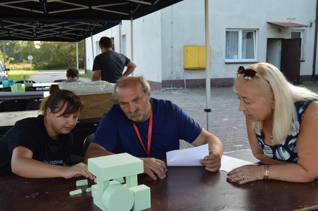 ĆWICZENIE 3 WARSZTAT PROJEKTOWY 1. Dąbrowskie Centrum Seniora połączone z restauracją/kawiarnią.