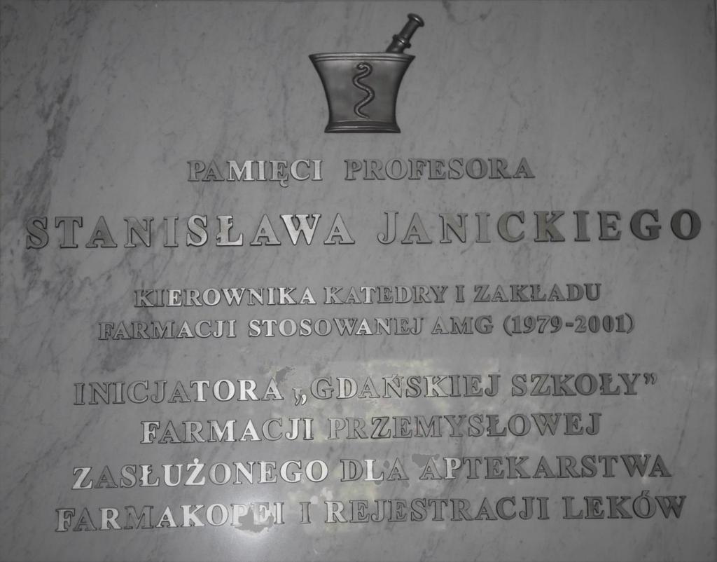 Prof. Stanisław Janicki kierował Katedrą i Zakładem Farmacji Stosowanej.
