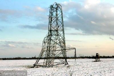 JAKOŚC ENERGII ELEKTRYCZNEJ Zła jakość energii elektrycznej generuje koszty wynikłe z postoju urządzeń wrażliwych na warunki zasilania.
