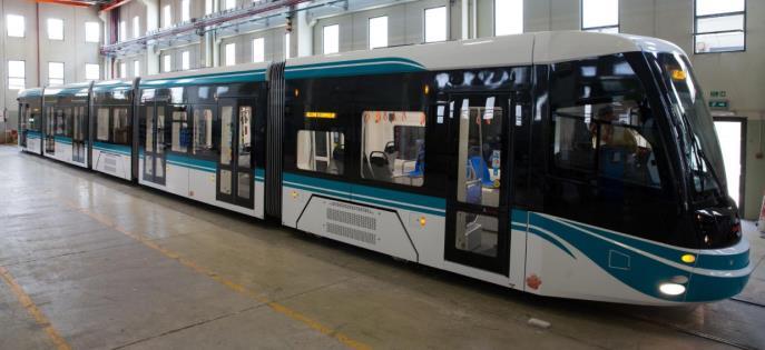W tej wersji parzyste człony podwieszono do sąsiednich członów tramwaju.