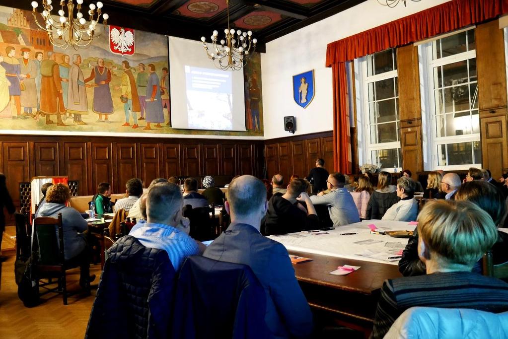 Kolejne warsztaty to uproszczone wersje metody zwanej open space (inaczej otwarta przestrzeń), która jest specyficzną metodą organizacji spotkań, zwana także antykonferencją.