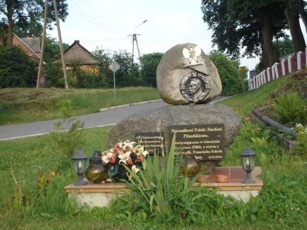 19 Zdjęcie 4 2013, 22 czerwca. Pomnik ku czci marszałka Józefa Piłsudskiego (foto Adam Skóra).