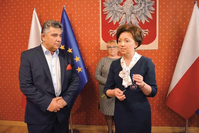 Gloria Artis dla romskiego wirtuoza Na wniosek wojewody wielkopolskiego, Minister Kultury i Dziedzictwa Narodowego przyznał wirtuozowi skrzypiec Mikloszowi Deki Czureji Srebrny Medal Zasłużony
