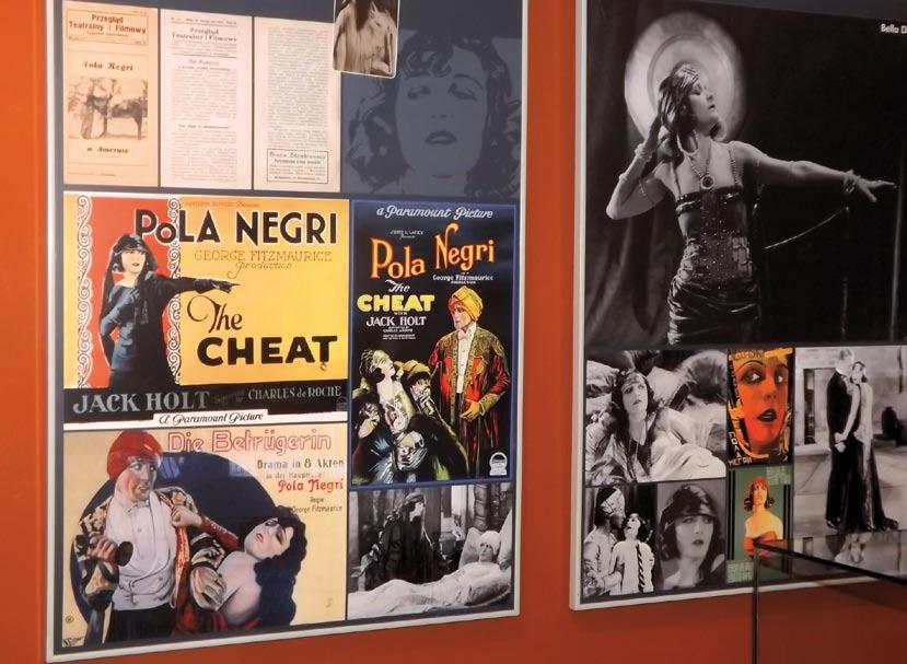 większość tego napisał sam Chaplin. A jeszcze większa szkoda, że to, co napisał, mija się z prawdą.