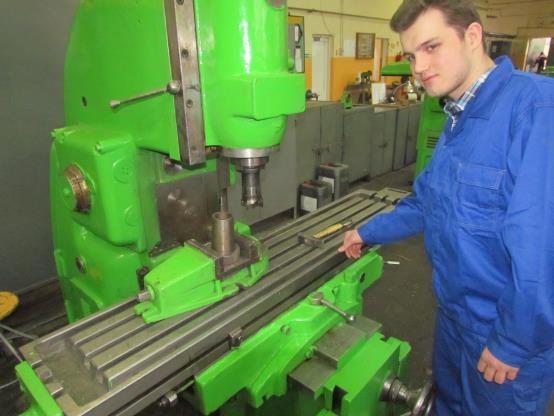 Dynamiczne zmiany w technice, technologii, organizacji produkcji i usługach powodują, iż kształcenie zawodowe ślusarza ma charakter szerokoprofilowy umożliwiający